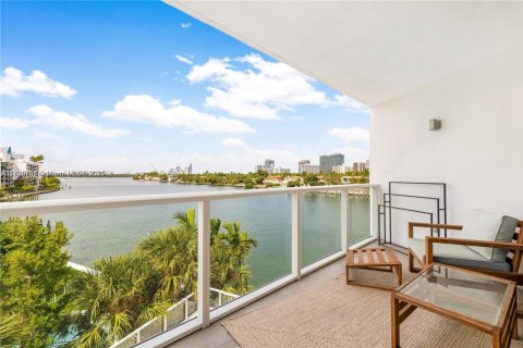 Condo in Bay Harbor Islands, Florida, 2 bedrooms  № 1929976 - photo 5