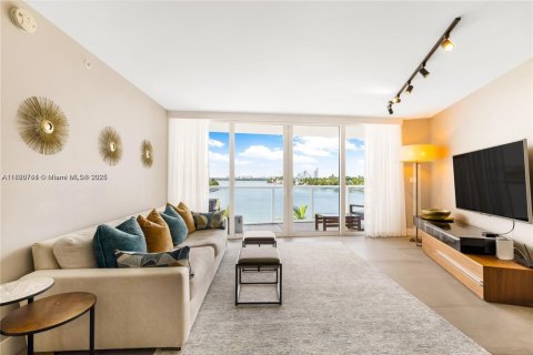Condo in Bay Harbor Islands, Florida, 2 bedrooms  № 1929976 - photo 4
