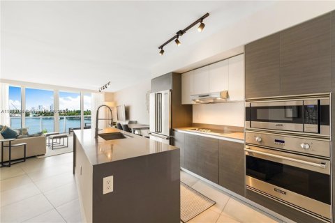 Condo in Bay Harbor Islands, Florida, 2 bedrooms  № 1929976 - photo 7