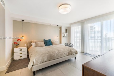 Condo in Bay Harbor Islands, Florida, 2 bedrooms  № 1929976 - photo 8