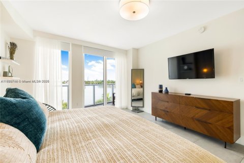 Condo in Bay Harbor Islands, Florida, 2 bedrooms  № 1929976 - photo 9