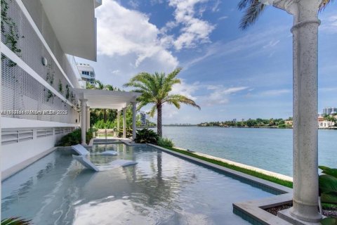 Condo in Bay Harbor Islands, Florida, 2 bedrooms  № 1929976 - photo 29