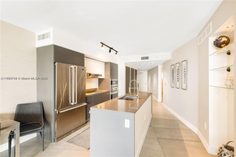 Condo in Bay Harbor Islands, Florida, 2 bedrooms  № 1929976 - photo 23