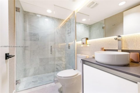 Condo in Bay Harbor Islands, Florida, 2 bedrooms  № 1929976 - photo 19