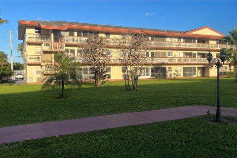 Condo à Hollywood, Floride, 2 chambres  № 2046651