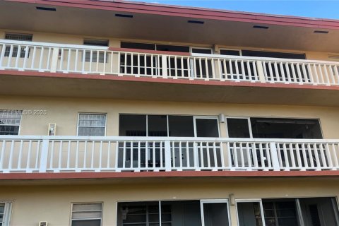 Copropriété à vendre à Hollywood, Floride: 2 chambres, 81.75 m2 № 2046651 - photo 4