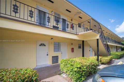 Condominio en alquiler en Aventura, Florida, 1 dormitorio, 78.97 m2 № 1952047 - foto 18