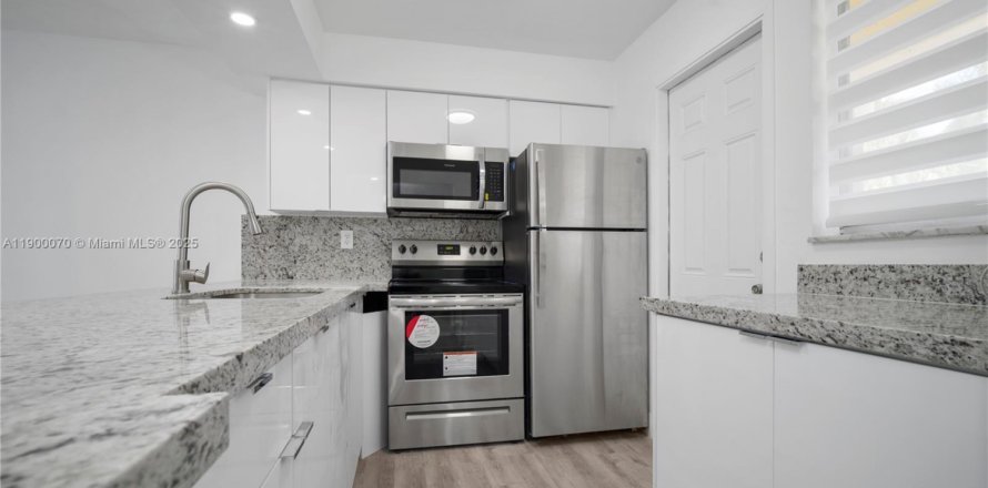 Condominio en Aventura, Florida, 1 dormitorio  № 1952047