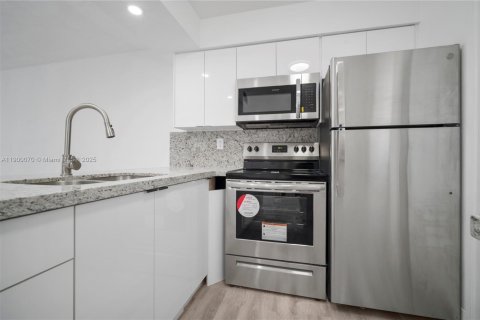 Condominio en alquiler en Aventura, Florida, 1 dormitorio, 78.97 m2 № 1952047 - foto 2