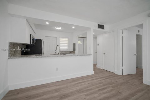 Condominio en alquiler en Aventura, Florida, 1 dormitorio, 78.97 m2 № 1952047 - foto 5