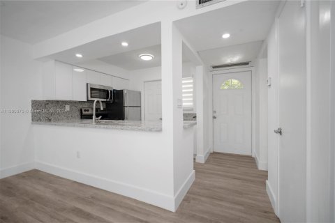 Condominio en alquiler en Aventura, Florida, 1 dormitorio, 78.97 m2 № 1952047 - foto 4