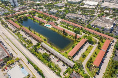 Condominio en alquiler en Aventura, Florida, 1 dormitorio, 78.97 m2 № 1952047 - foto 16
