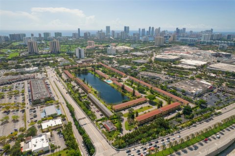 Condominio en alquiler en Aventura, Florida, 1 dormitorio, 78.97 m2 № 1952047 - foto 15