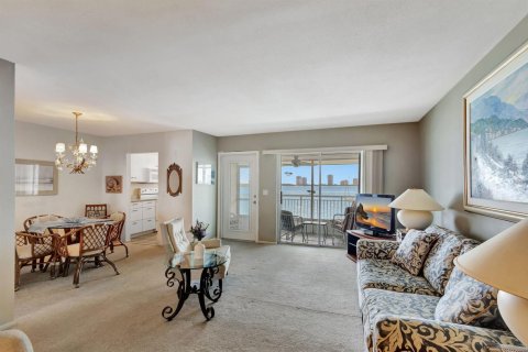 Condo in North Palm Beach, Florida, 2 bedrooms  № 2179110 - photo 14