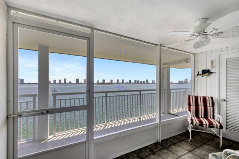 Condo in North Palm Beach, Florida, 2 bedrooms  № 2179110 - photo 9