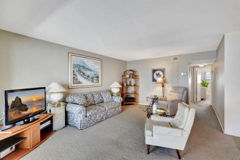Condo in North Palm Beach, Florida, 2 bedrooms  № 2179110 - photo 11