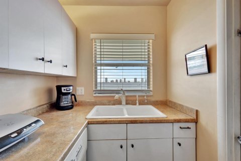 Condo in North Palm Beach, Florida, 2 bedrooms  № 2179110 - photo 19