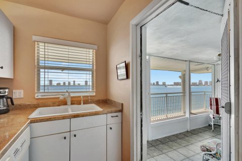 Condo in North Palm Beach, Florida, 2 bedrooms  № 2179110 - photo 20