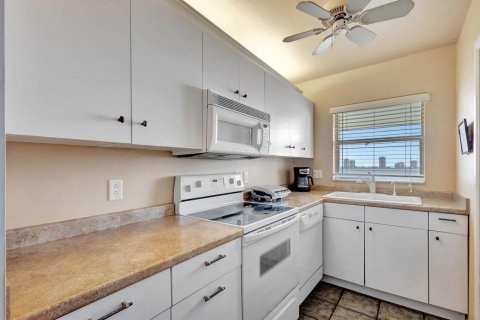 Condo in North Palm Beach, Florida, 2 bedrooms  № 2179110 - photo 18