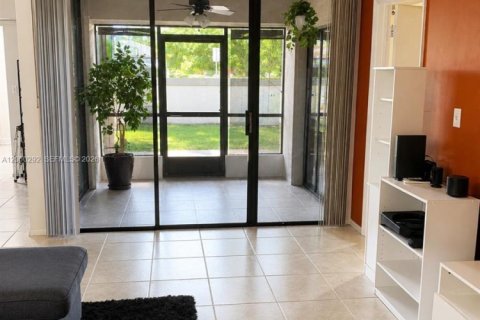 Touwnhouse à louer à Coral Springs, Floride: 2 chambres, 113.15 m2 № 2246093 - photo 9