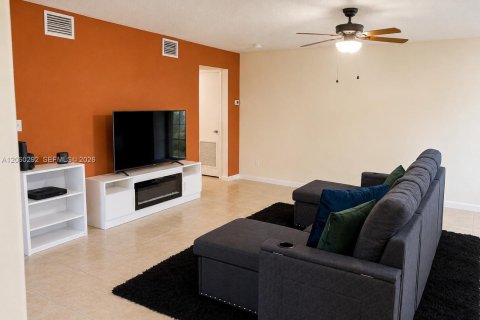 Touwnhouse à louer à Coral Springs, Floride: 2 chambres, 113.15 m2 № 2246093 - photo 8