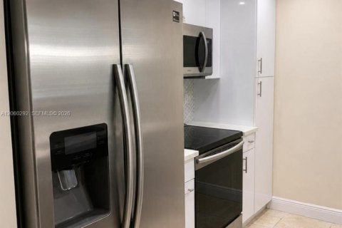 Touwnhouse à louer à Coral Springs, Floride: 2 chambres, 113.15 m2 № 2246093 - photo 3