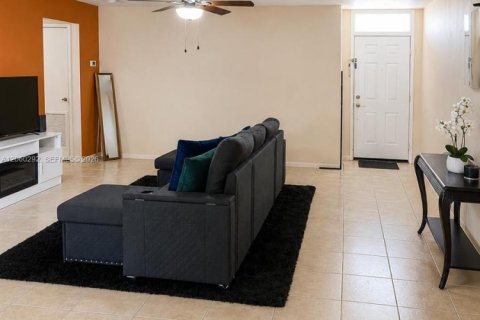 Touwnhouse à louer à Coral Springs, Floride: 2 chambres, 113.15 m2 № 2246093 - photo 5