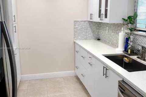 Touwnhouse à louer à Coral Springs, Floride: 2 chambres, 113.15 m2 № 2246093 - photo 2