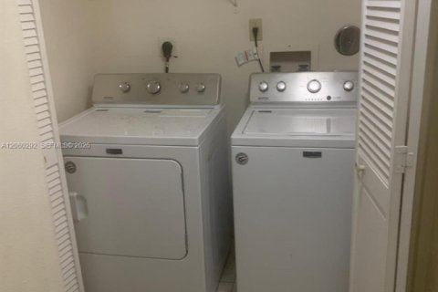 Touwnhouse à louer à Coral Springs, Floride: 2 chambres, 113.15 m2 № 2246093 - photo 17