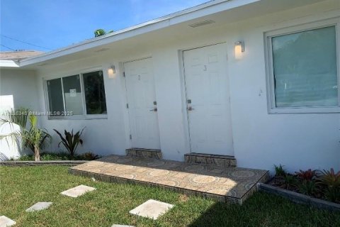 Casa en alquiler en Miami, Florida, 1 dormitorio, 186.27 m2 № 1818274 - foto 1