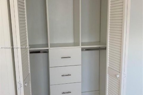 Casa en alquiler en Miami, Florida, 1 dormitorio, 186.27 m2 № 1818274 - foto 6
