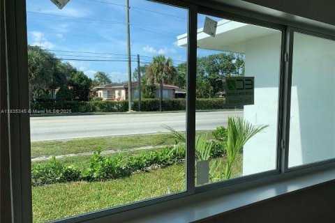 Casa en alquiler en Miami, Florida, 1 dormitorio, 186.27 m2 № 1818274 - foto 5