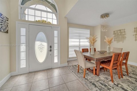 Villa ou maison à vendre à Kissimmee, Floride: 4 chambres, 196.3 m2 № 2035273 - photo 4