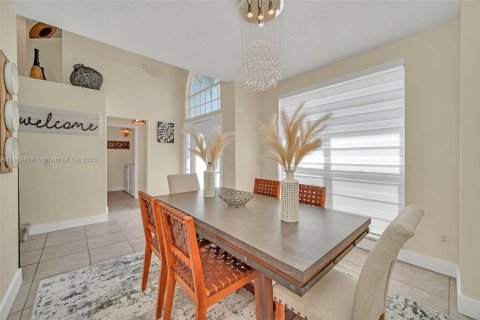 Villa ou maison à vendre à Kissimmee, Floride: 4 chambres, 196.3 m2 № 2035273 - photo 5