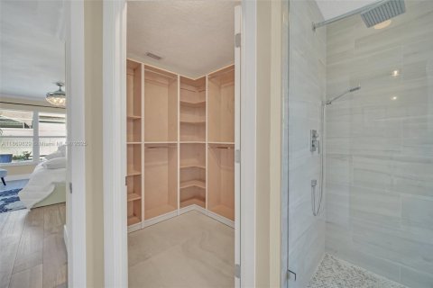 Villa ou maison à vendre à Kissimmee, Floride: 4 chambres, 196.3 m2 № 2035273 - photo 25