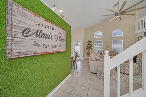 Villa ou maison à vendre à Kissimmee, Floride: 4 chambres, 196.3 m2 № 2035273 - photo 6