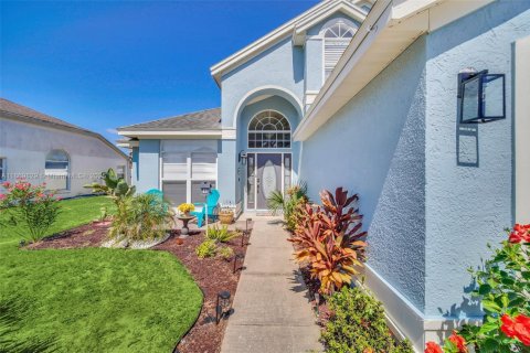 Villa ou maison à vendre à Kissimmee, Floride: 4 chambres, 196.3 m2 № 2035273 - photo 2