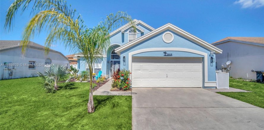 Villa ou maison à Kissimmee, Floride 4 chambres, 196.3 m2 № 2035273