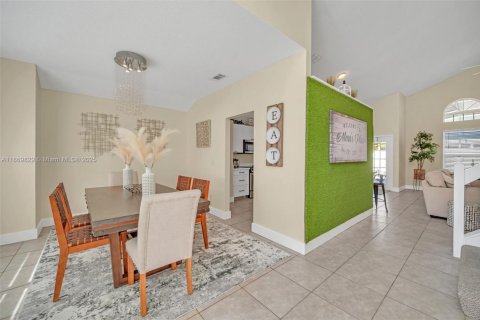 Villa ou maison à vendre à Kissimmee, Floride: 4 chambres, 196.3 m2 № 2035273 - photo 3