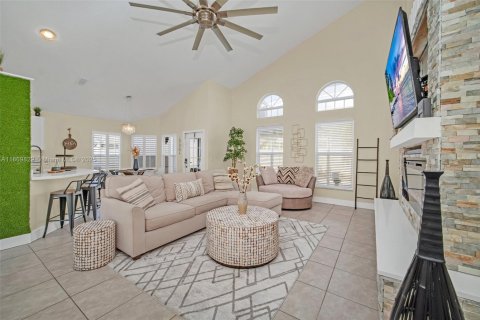 Villa ou maison à vendre à Kissimmee, Floride: 4 chambres, 196.3 m2 № 2035273 - photo 11