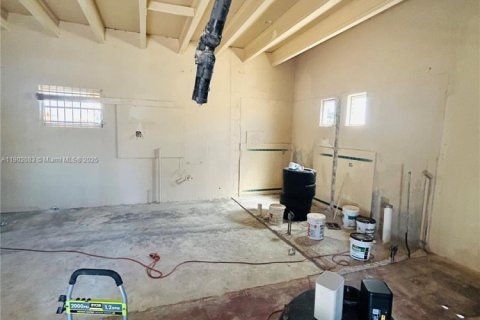 Commercial property in Miami, Florida № 1953721 - photo 18