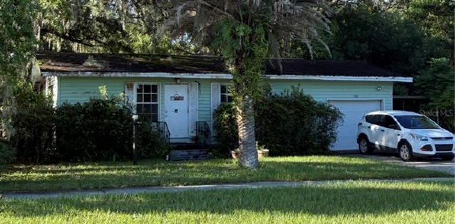 Commercial property in DeLand, Florida 10 bedrooms, 92.81 sq.m. № 2400328