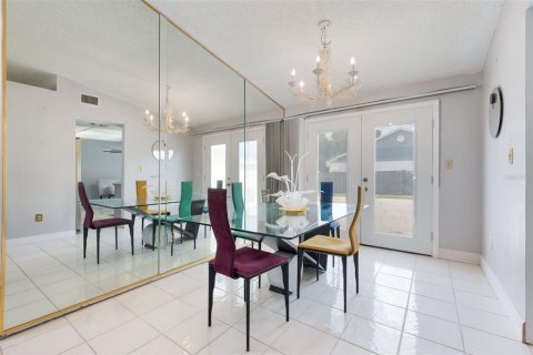 House in Orlando, Florida 3 bedrooms, 151.15 sq.m. № 1803492 - photo 4