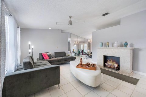 House in Orlando, Florida 3 bedrooms, 151.15 sq.m. № 1803492 - photo 2