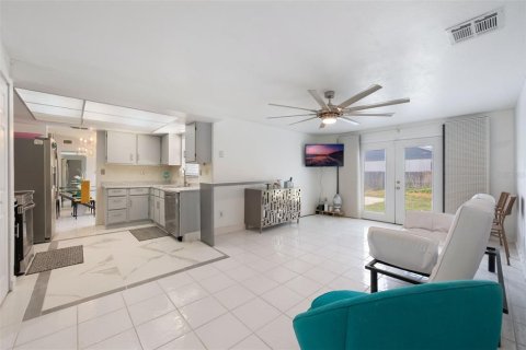 House in Orlando, Florida 3 bedrooms, 151.15 sq.m. № 1803492 - photo 7