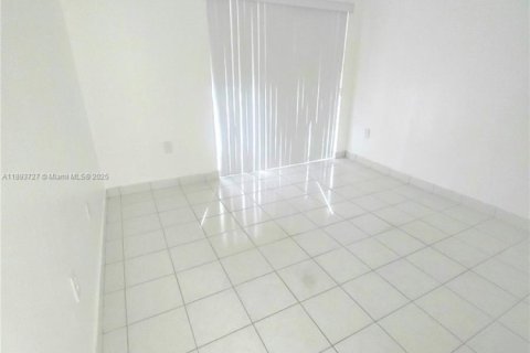 Снять в аренду кондоминиум в Хайалиа, Флорида 2 спальни, 80.82м2, № 1945360 - фото 11