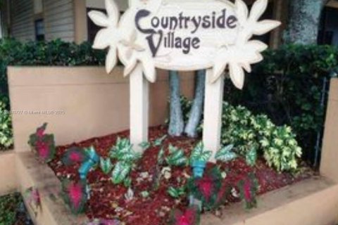 Снять в аренду кондоминиум в Хайалиа, Флорида 2 спальни, 80.82м2, № 1945360 - фото 1