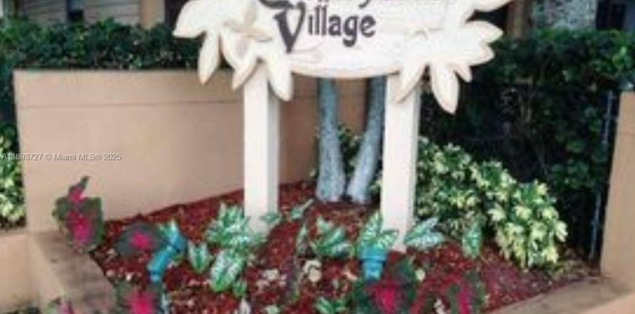 Кондоминиум с 2 спальнями в Хайалиа, Флорида № 1945360