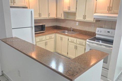 Снять в аренду кондоминиум в Хайалиа, Флорида 2 спальни, 80.82м2, № 1945360 - фото 3