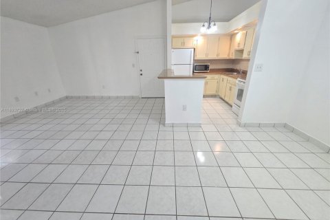 Снять в аренду кондоминиум в Хайалиа, Флорида 2 спальни, 80.82м2, № 1945360 - фото 2